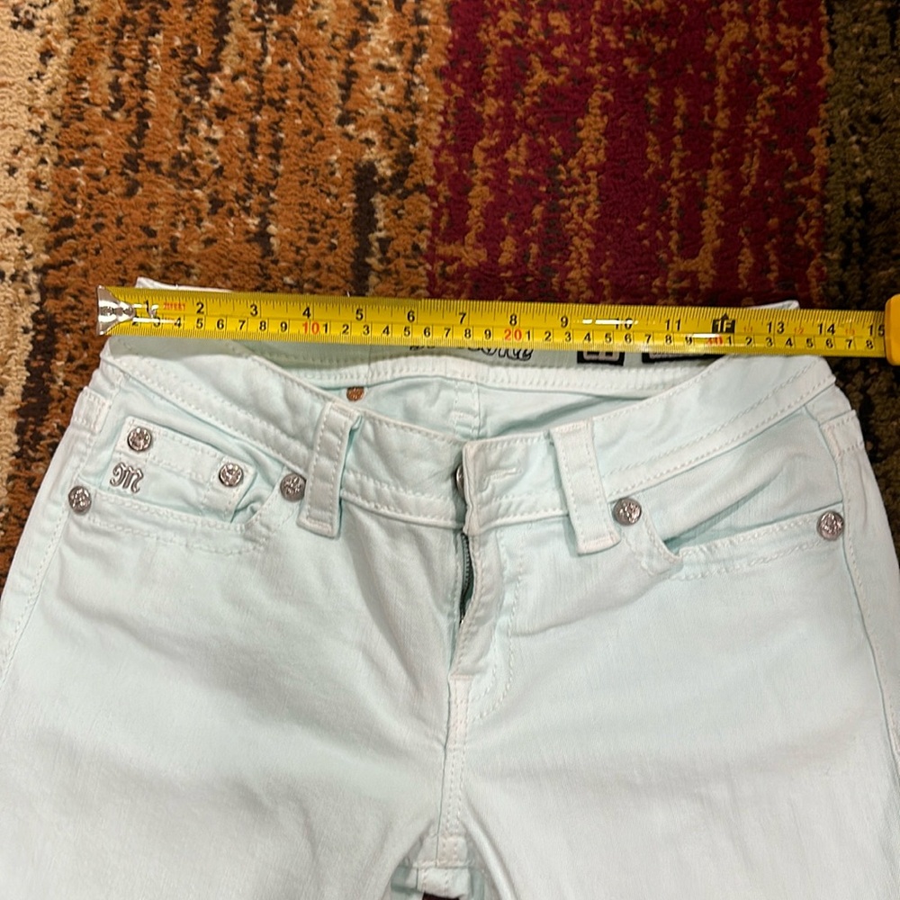 Excellent pair of Miss Me Capri jean in a very light turquoise blue.